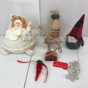 Christmas Decorations and Ornaments 7 Piece Lot
